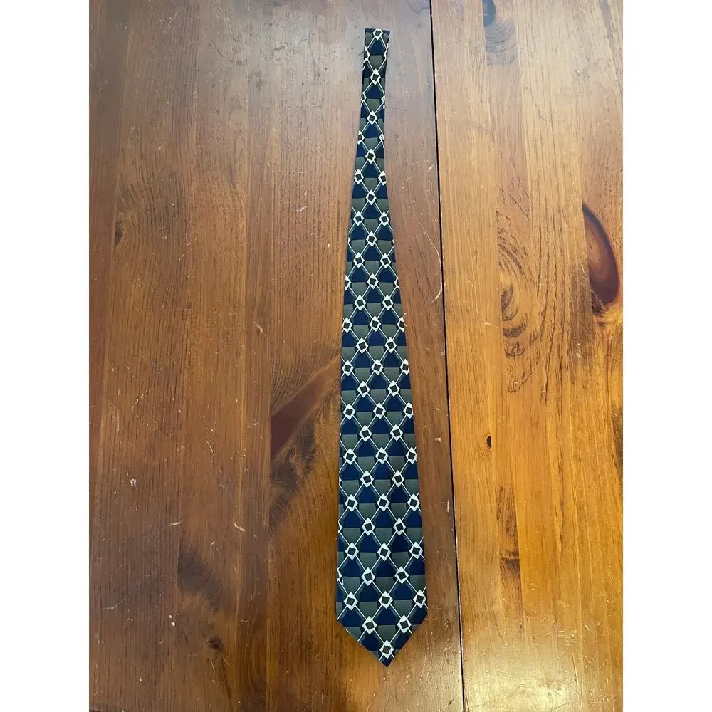 Studio Z Tie, All Silk, Hand Sewn - Flaw, see description and photos